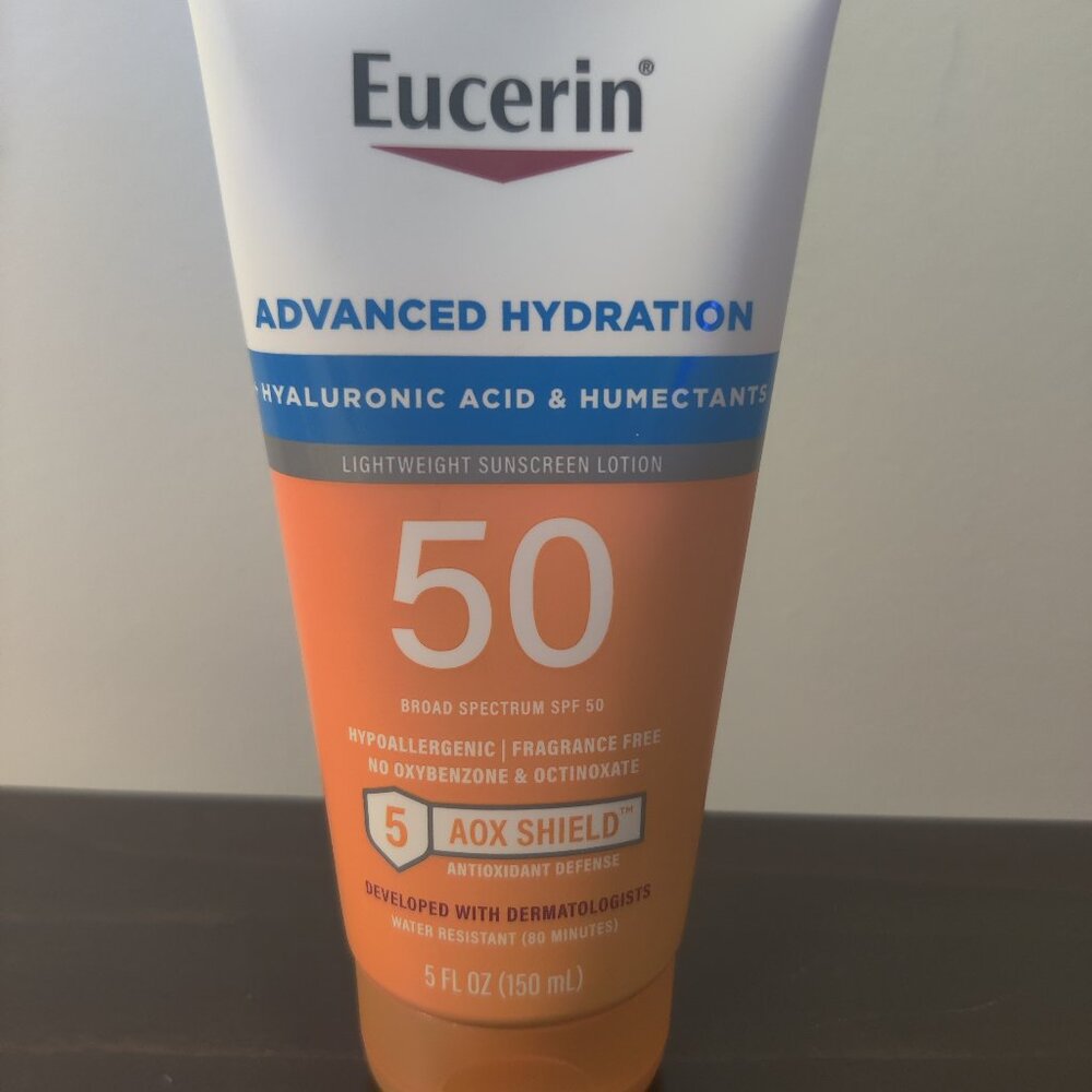 Eucerin Advanced Hydration Lightweight Sunscreen Lotion spf 50